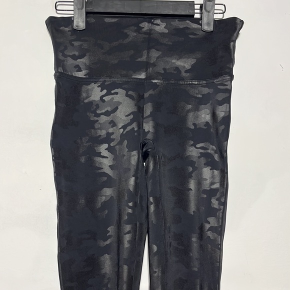 SPANX Slim Built In Contoured Power Waistband Tummy Shaping Camo Leggings Size M - Picture 3 of 7